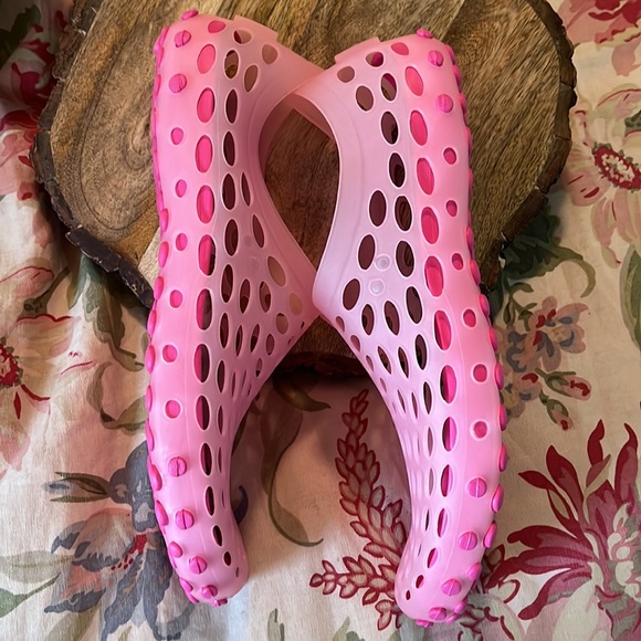 BARBIE Pink Croc Size 11  12 Waterproof Shoes Shower Beach Non-Slip Grip $49 NEW - Picture 6 of 16